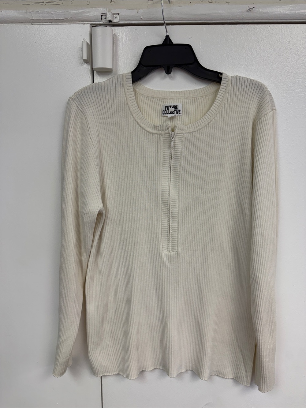 Future Collective Cream Ribbed Long-Sleeve Henley Sweater size 2x great condi